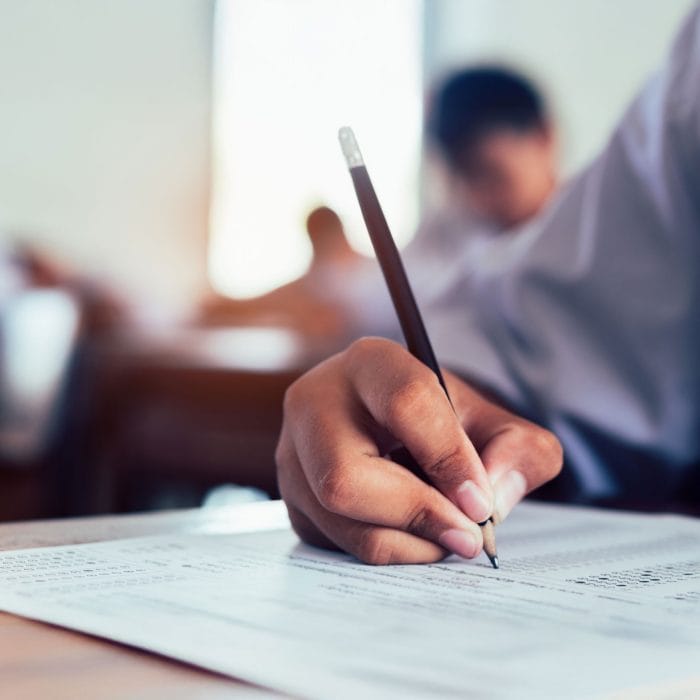 FIZICA BACALAUREAT 2027 4 2025 02 student taking exam adobe stock 251372773.cropimg.width700.cropsquare